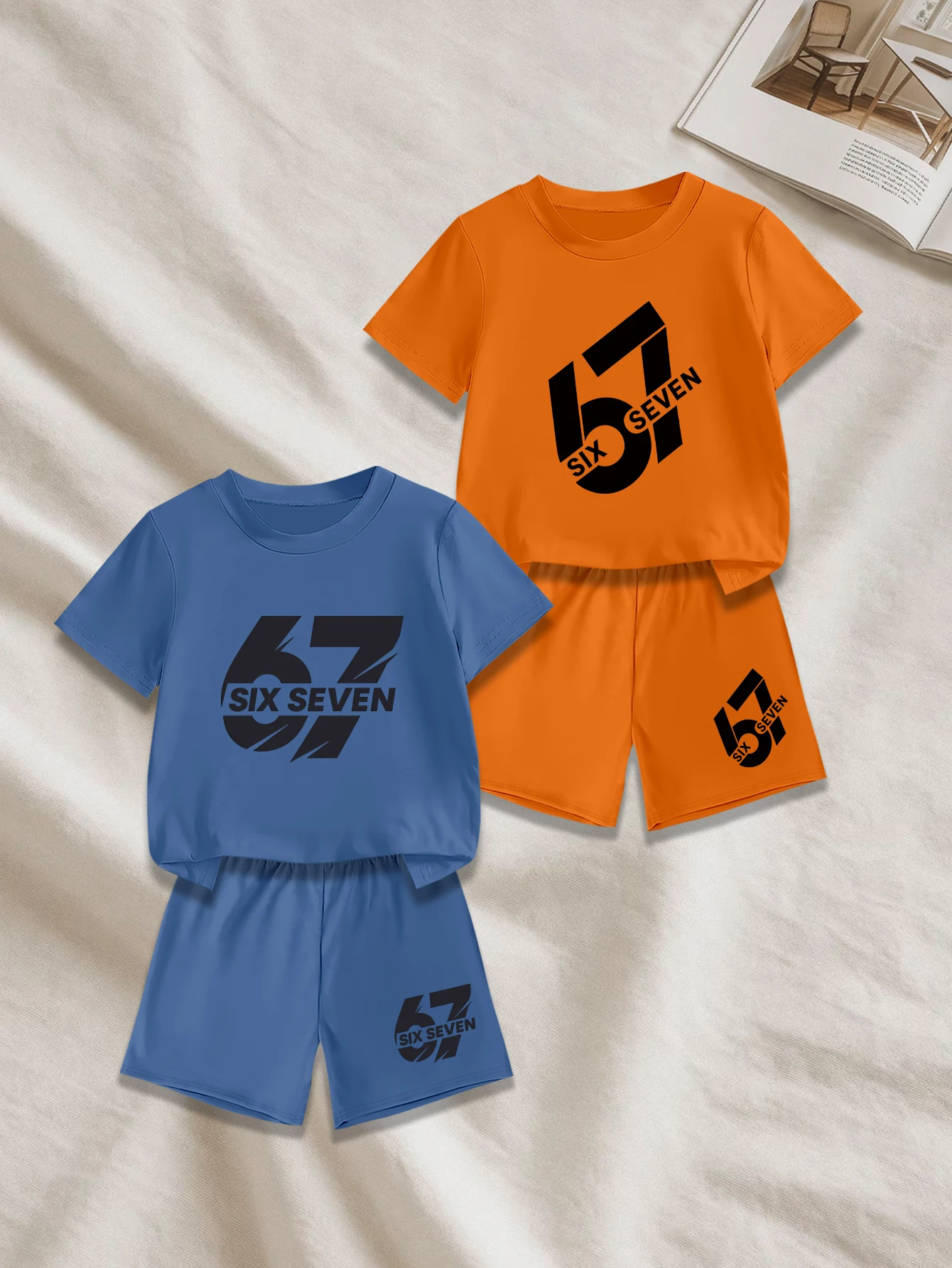 

Комплект из 4 предметов: летняя повседневная футболка и шорты для мальчиков с принтом в виде мультяшного номера 67.