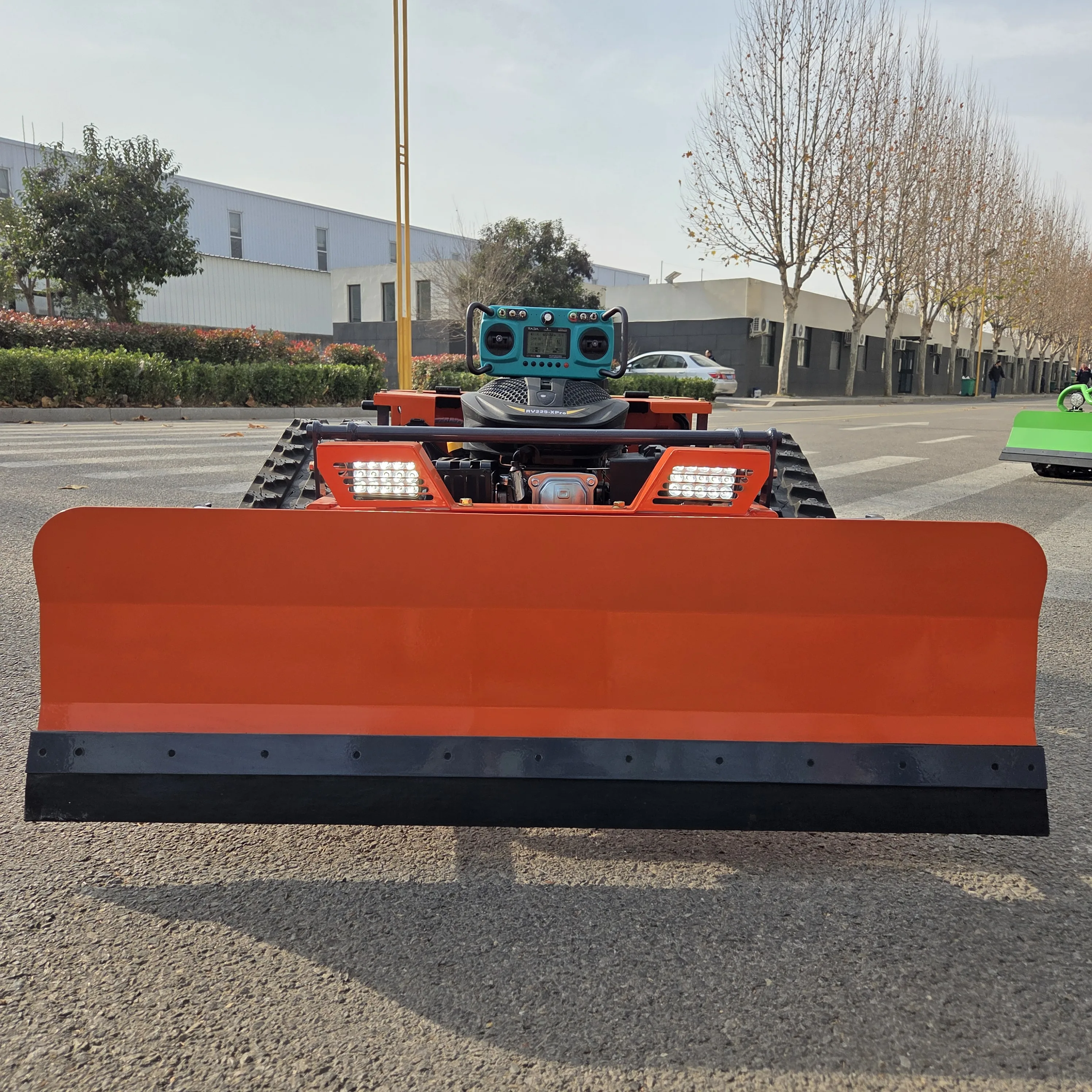ZNW-600S 750W Brushless RC Tracked Mower Compact All Terrain Multifunctional Grass Cutter With Snow Plow - view 6