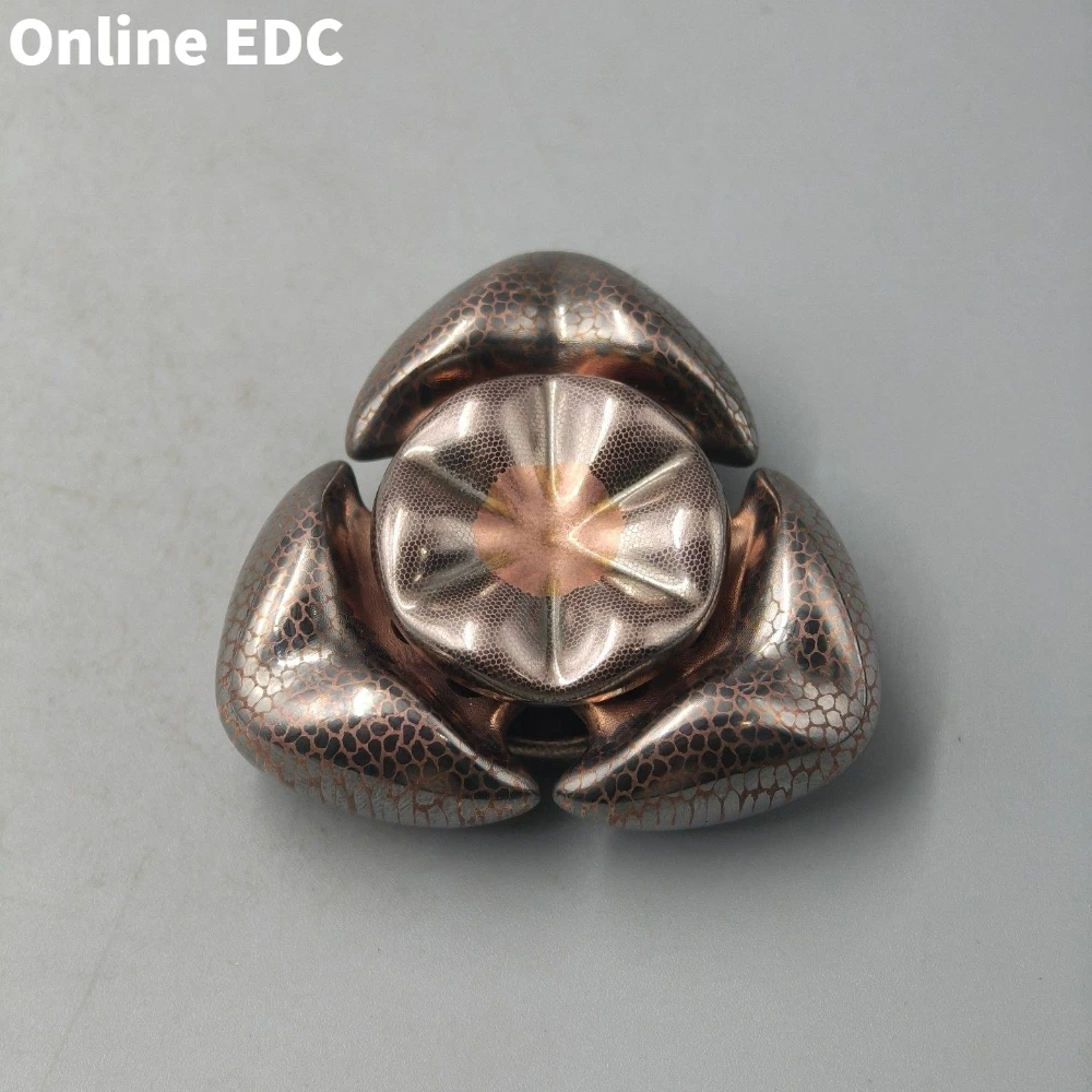 المملوكة مسبقًا تصميم المطر EDC Superconductor التعامل مع الحبار يشعر ثلاثة شفرات تململ سبينر ألعاب متململة للبالغين