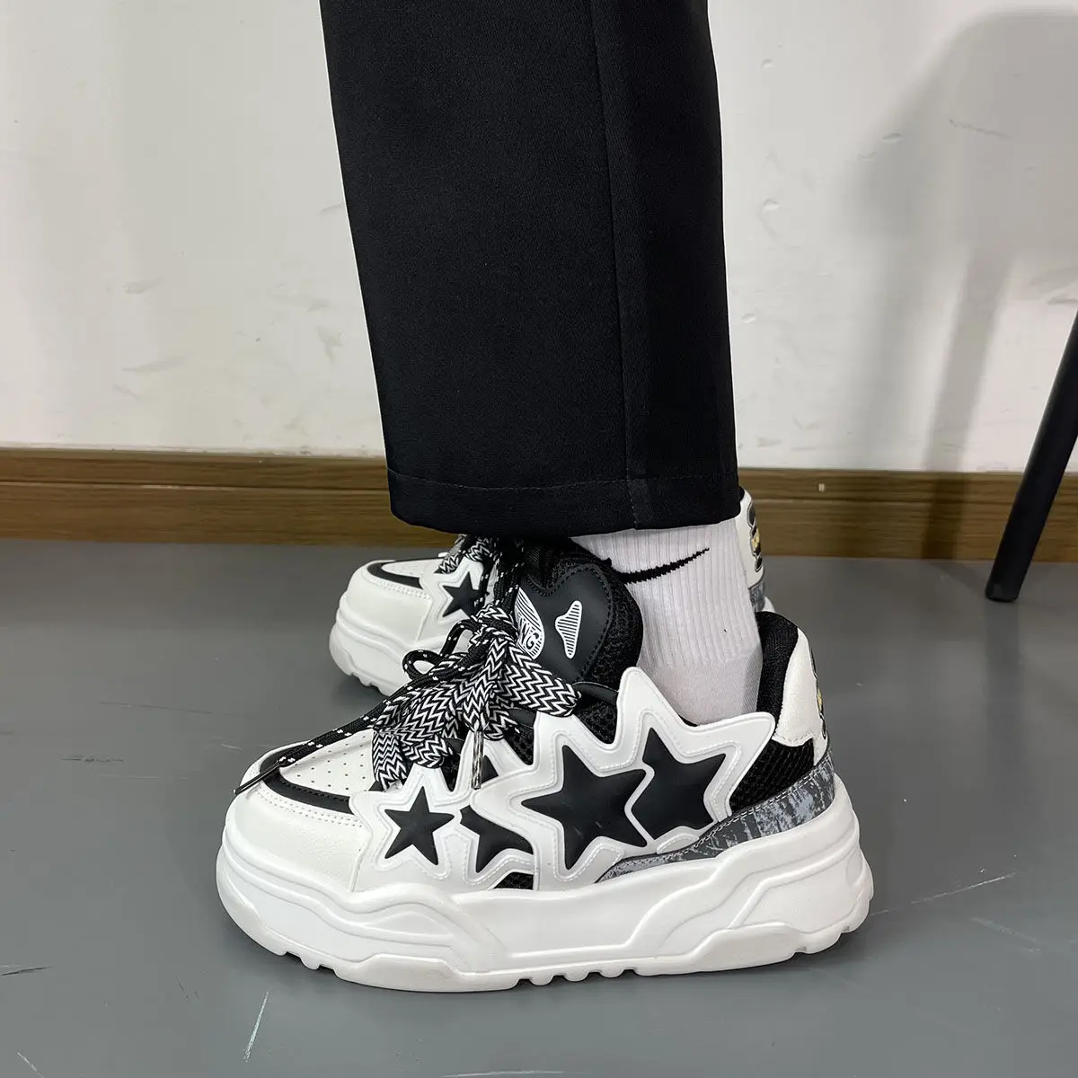 2023 autunno e inverno nuova altezza della piattaforma che aumenta comode scarpe Casual da coppia versatili