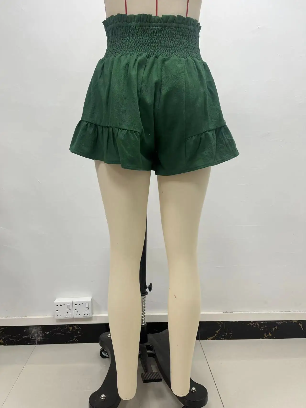 2025 Summer New Female Simple Style Lace-up Ruffle Fashion Solid Color Wide Legs Loose Commuting Shorts All-match Casual Outfits