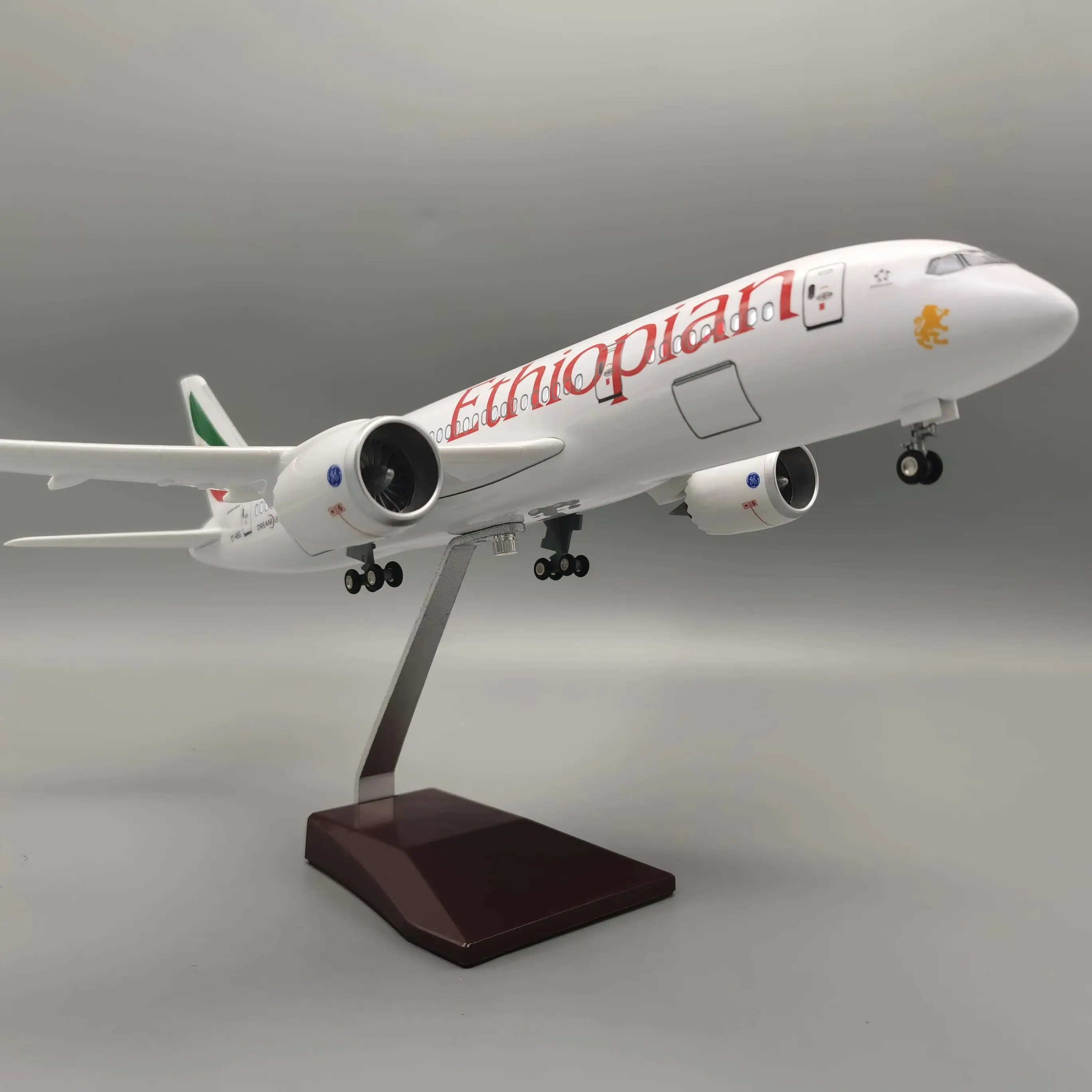 

43CM Aircraft 1/130 B787 Dreamliner Ethiopian Airlines Model Light wheel cast resin aircraft light and wheel collection display