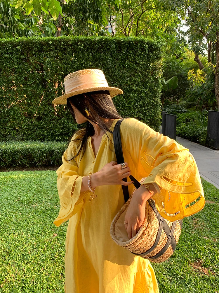 Długa lniana spódnica z haftem, luźny krój, dekolt w serek, rozmiar S, ażurowa, nowa kolekcja wiosna 2025, artystyczny styl, luźna talia.