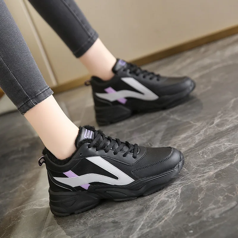 

Black women's lace-up shoes for autumn and winter, made of leather with thick soles and lined with fleece, soft soles, light and
