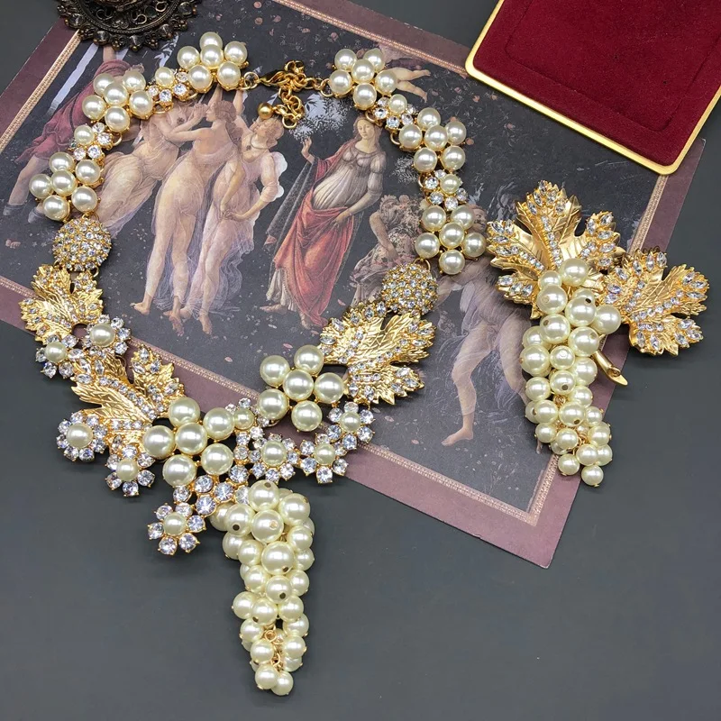 

Броши с жемчугом для женщин, инкрустированные стразами, винтажные украшения в дворцовом стиле, роскошные модные булавки для платьев, дизайн «Виноград», подарок