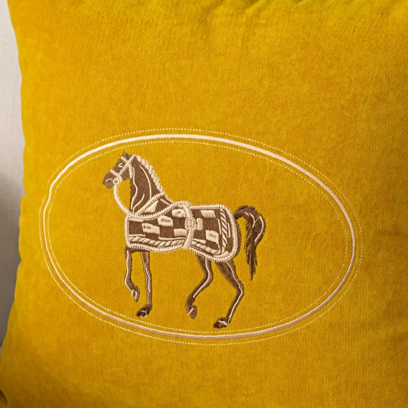 Juste de coussin brodée pour canapé, taie d'oreiller décorative simple, motif cheval vintage, luxe abordable