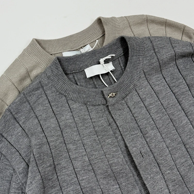 2026 ربيع خريف جديد أزياء رجالي Sweatercoat خمر طاقم الرقبة زر متابعة بالأزرار الرجال عارضة بلون مضلع متماسكة الستر