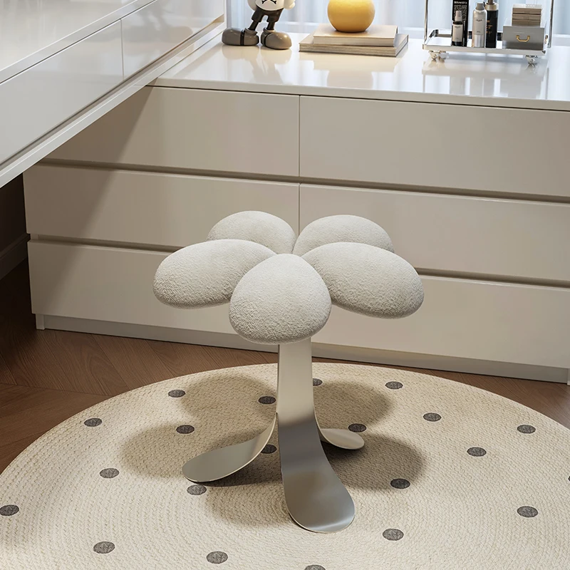 

Petal Makeup Stool for Girls' Bedroom Dressing Room High-Value Vanity Chair Premium