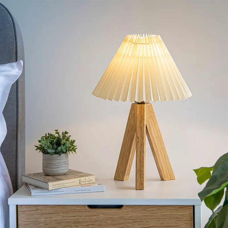 

Simple and modern Nordic warm bedroom bedside lamp retro pleated desk lamp B&B atmosphere night light gift
