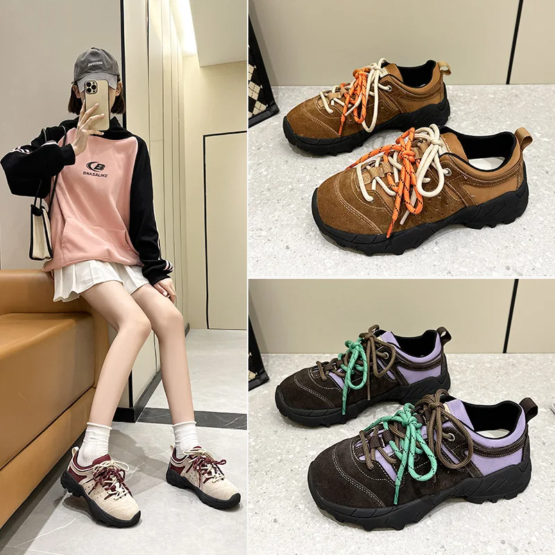 

Женские кроссовки из натуральной кожи в американском стиле с цветными вставками на платформе для активного отдыха и спорта