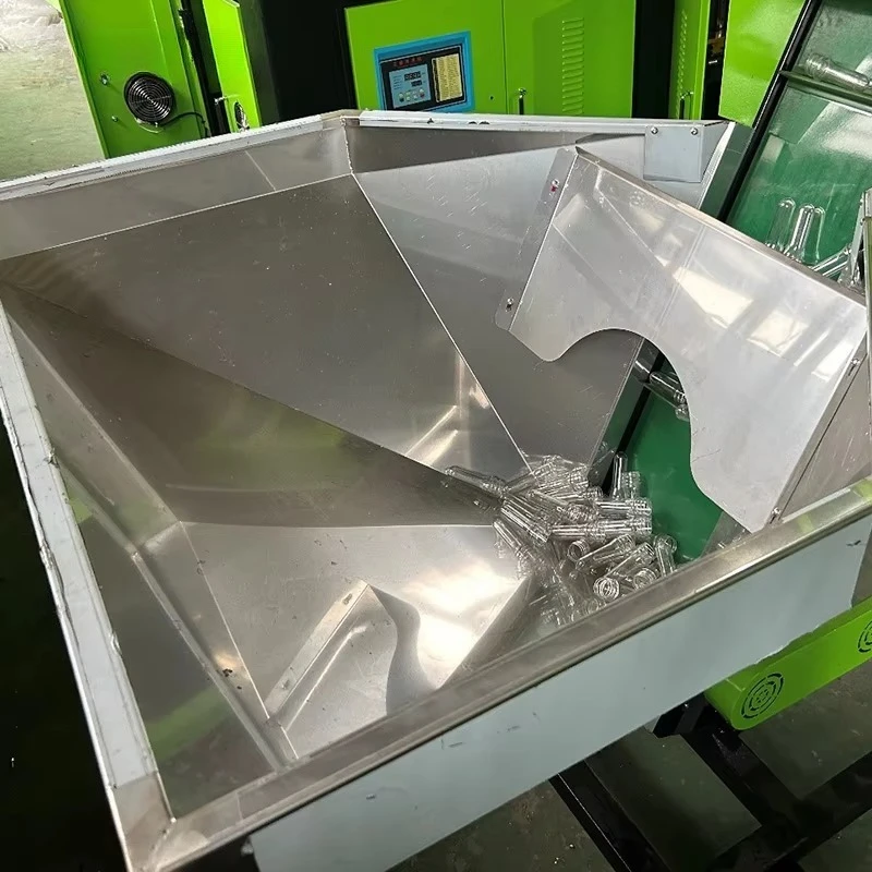High Efficiency Full Automatic PET Blow Molding Machine Professional Equipment For Various Beverage Milk Juice Water Bottles