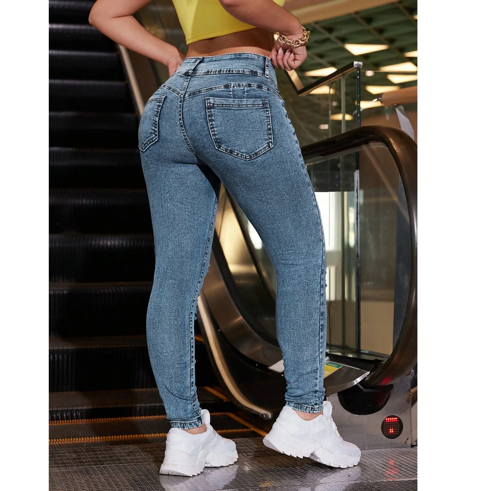 Jeans stretti elasticizzati con piedi piccoli da donna Jeans strappati a vita alta per le donne Pantaloni skinny in denim slim elasticizzati alla moda