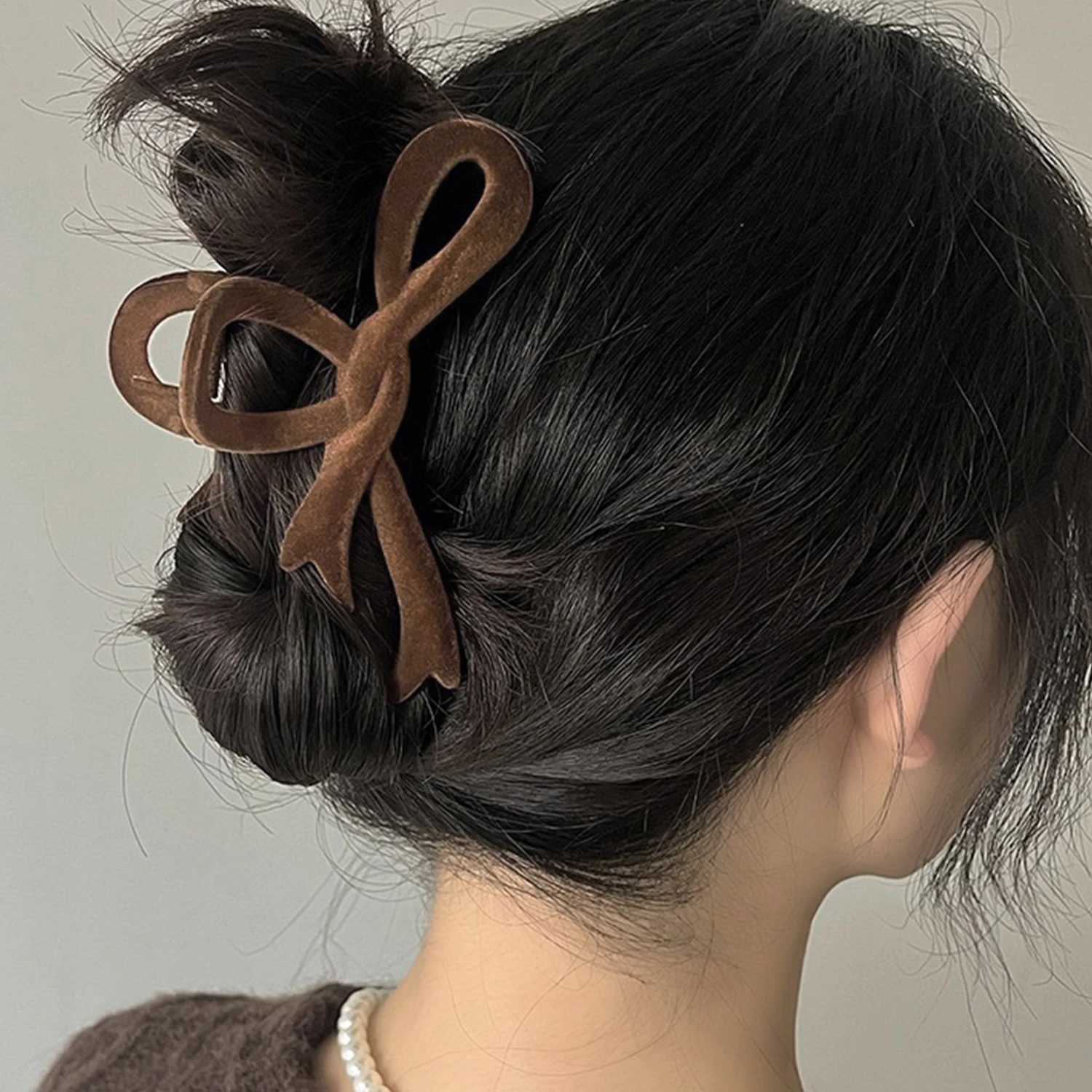 Fermaglio per capelli con fiocco floccato da donna di moda artiglio per capelli in velluto rosso autunno inverno da donna grande Clip di squalo