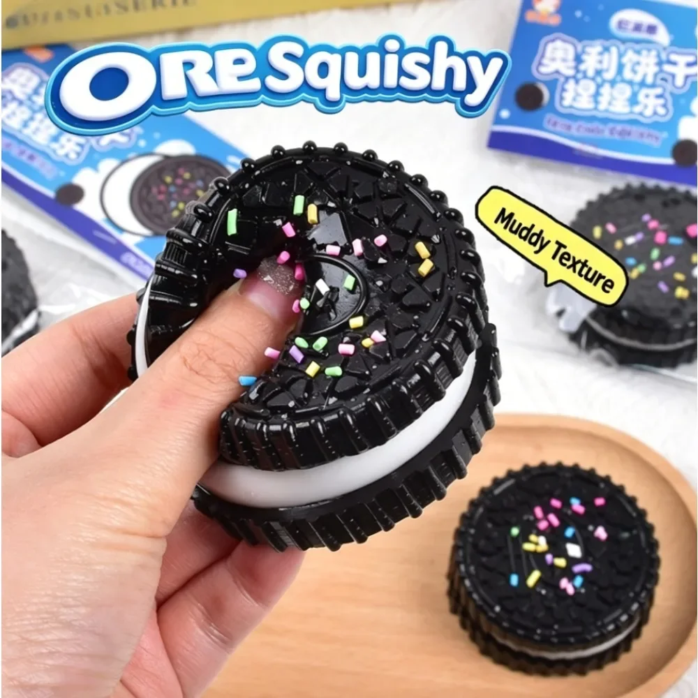 Simuliertes Oreo Stressabbau-Squishy-Spielzeug. Kreatives Keks-Kuchen-Spielzeug, superweich und zum Quetschen geeignet. Sandwich-Keks Antistress-Gadget.