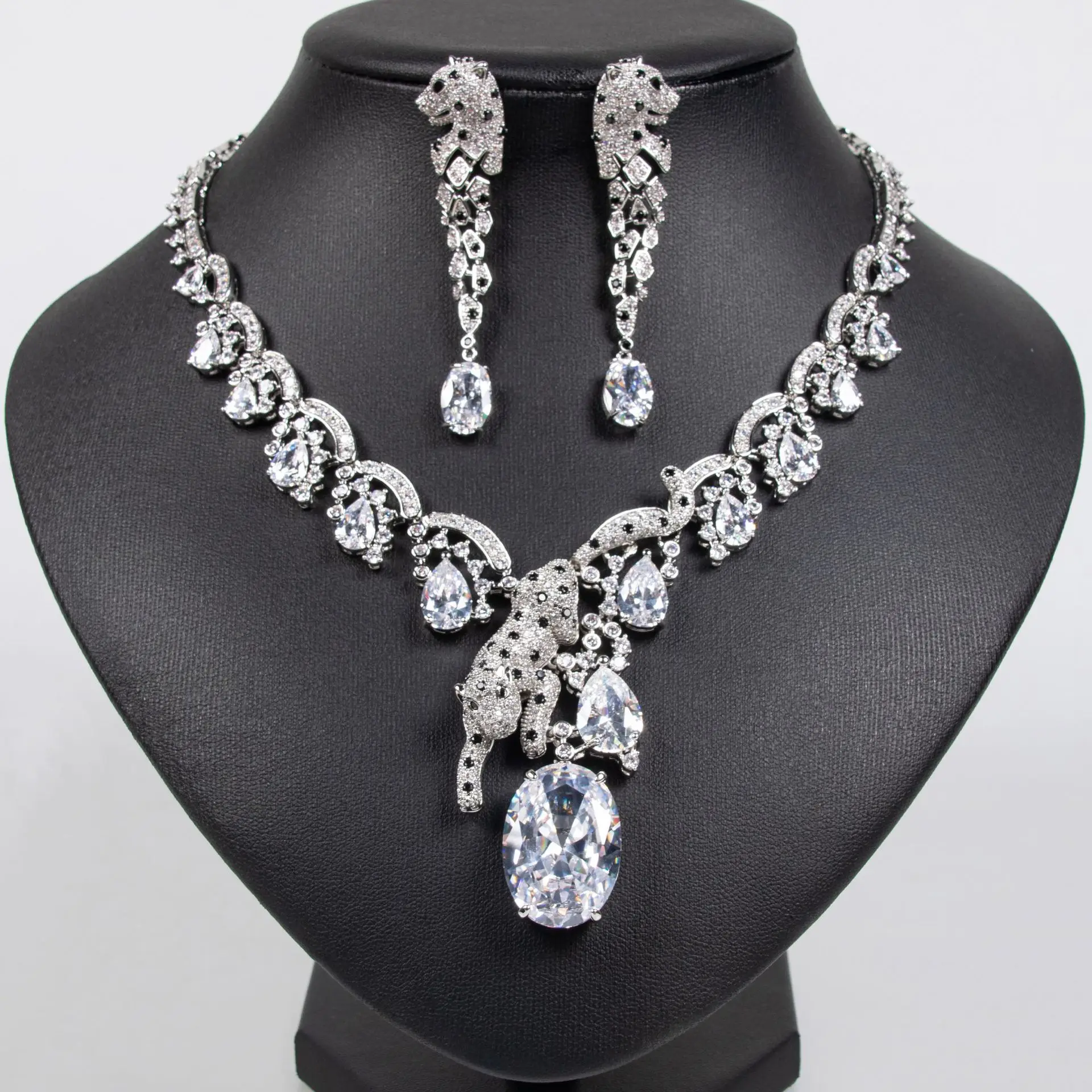 Luxury Fashion Leopard Print Animal Shaped Necklace Earrings 2Pcs Jewelry Set Women Delicate Bride Wedding Dinner Party Jewelry