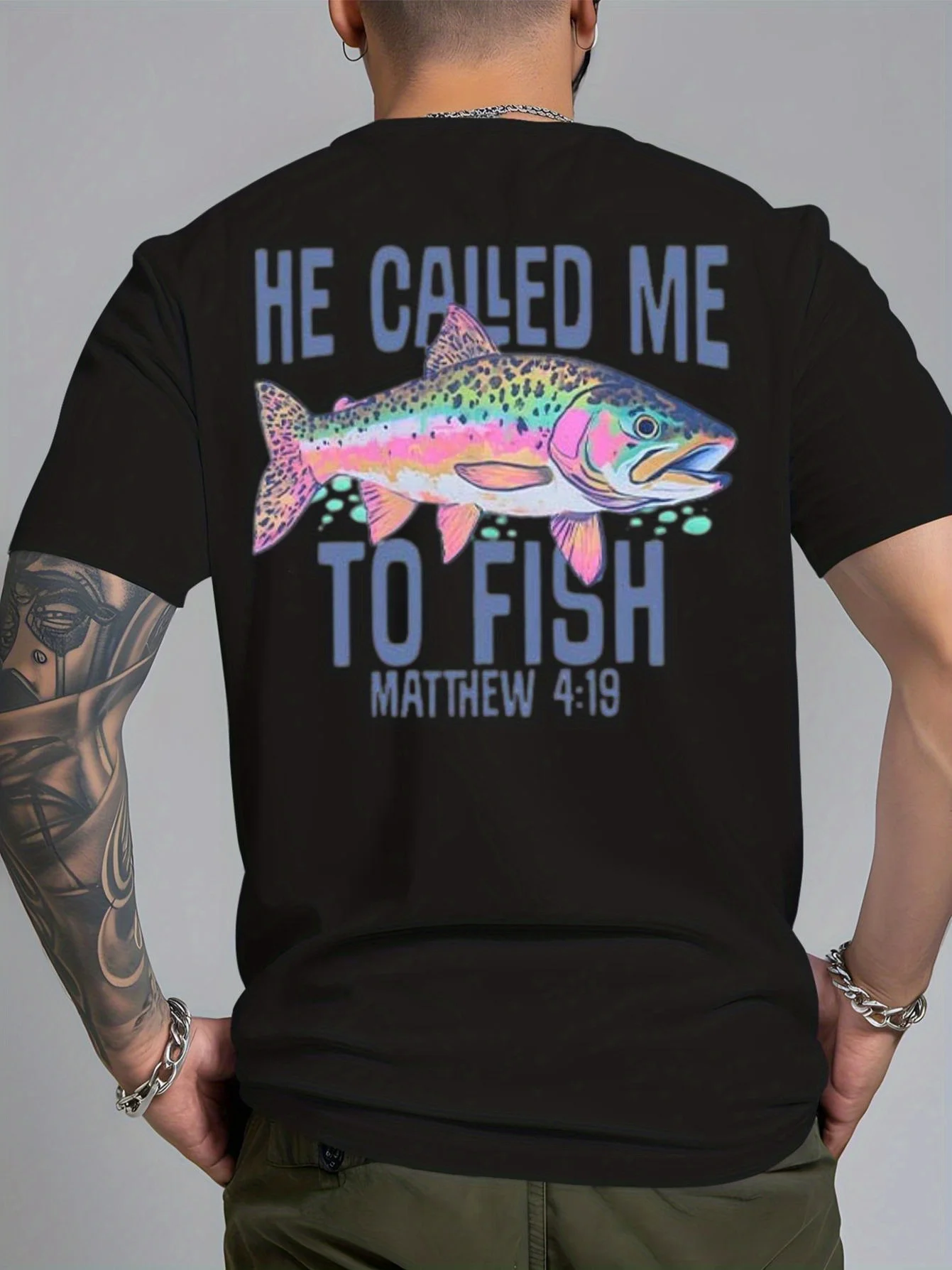 T-shirt en coton à motif chrétien pour hommes - Il m'appellé à la pêche. Le design de la pêche et de la foi, vers de Matthew 4:19