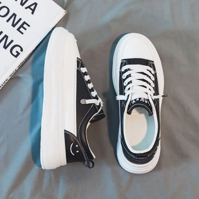 Весенняя женская обувь, улыбающиеся женские туфли на толстой подошве, модные повседневные белые теннисные кроссовки на плоской подошве, летние молодежные студенческие туфли для девочек