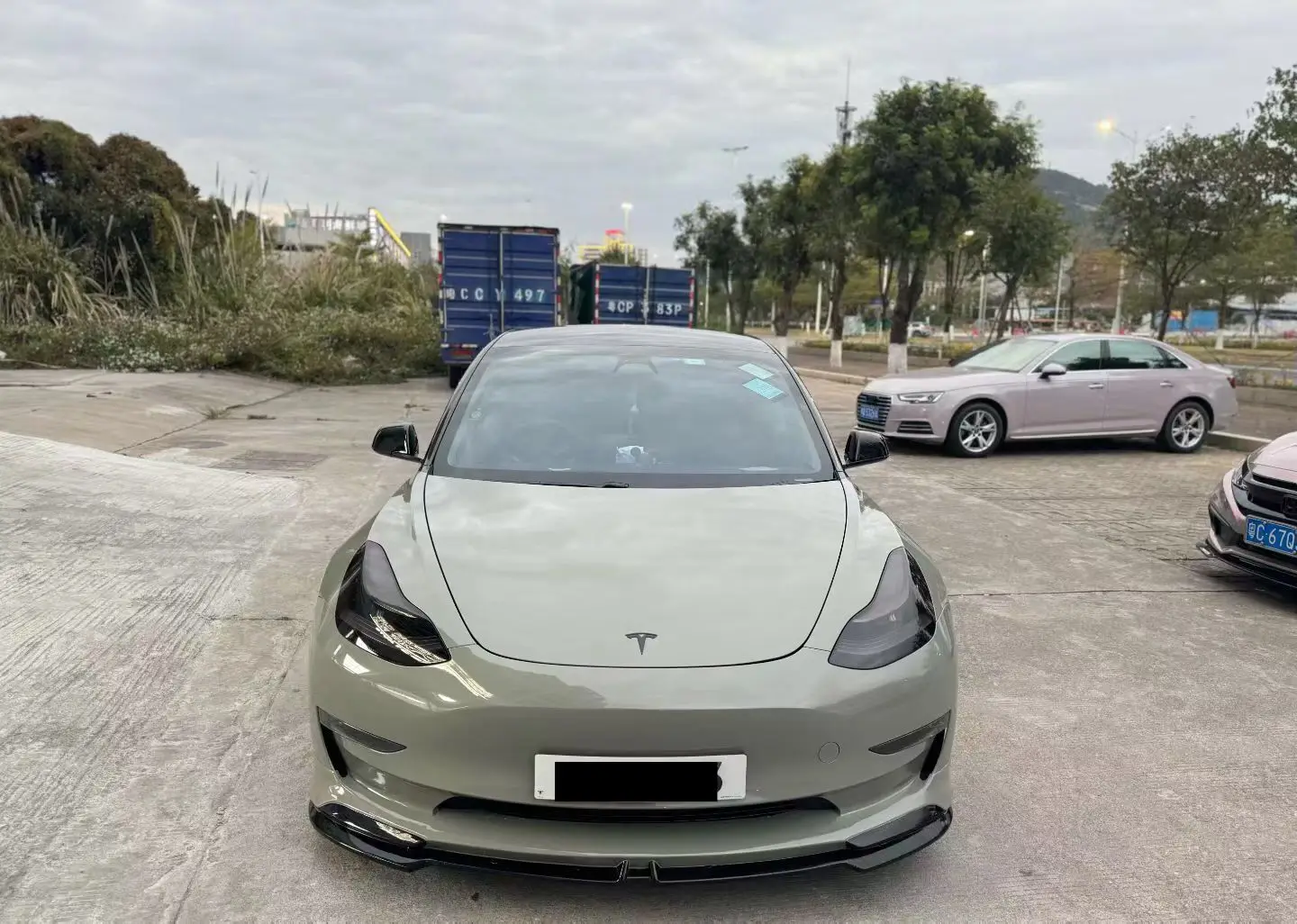 

PET Liner Automotive Vinyl Wrap Gloss Grey Air Release DIY Friendly Automotive Color Change Film