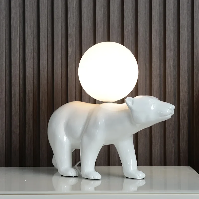 Lámpara de mesa de oso de resina de diseño nórdico, luz de escritorio Led con bola de cristal para dormitorio