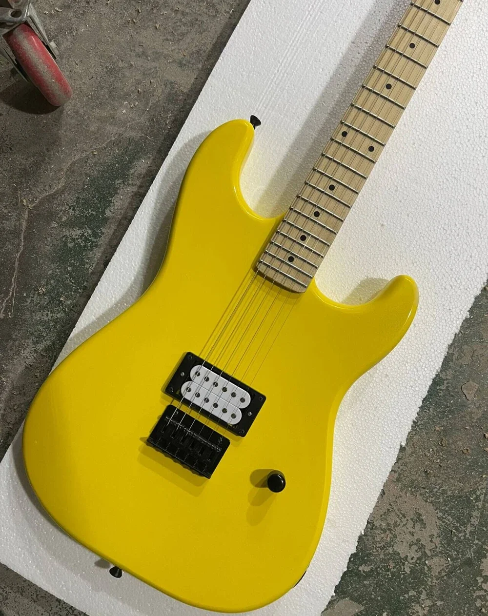 Reverse Headstock Yellow Electric Guitar with Maple Fingerboard,Offer Customize