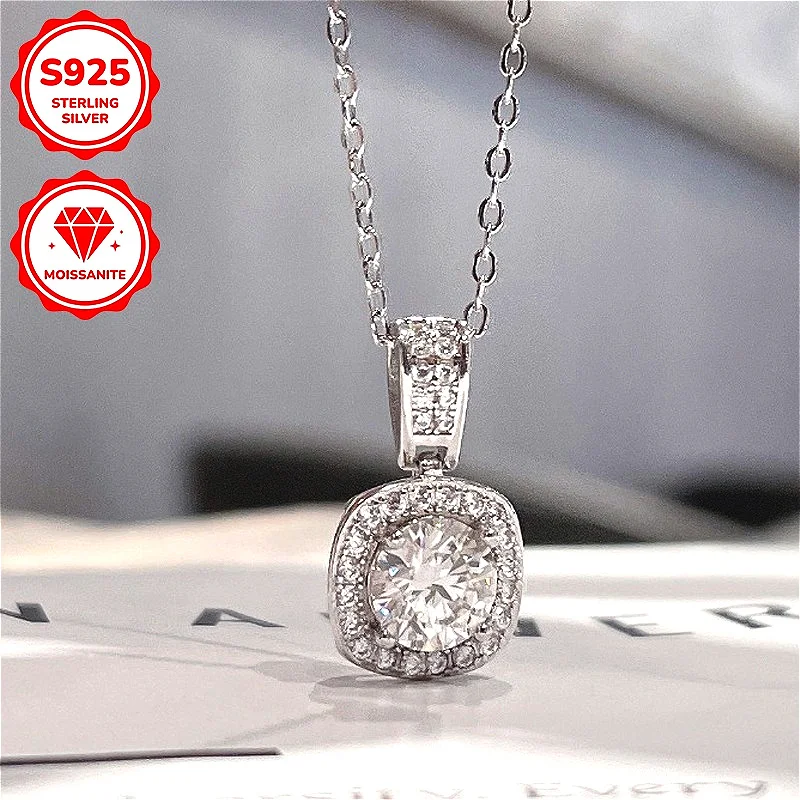 

1 шт. 1Ct. Это колье из стерлингового серебра S925 с муассанитом имеет стильный и уникальный дизайн подвески, что делает его идеальным подарком.