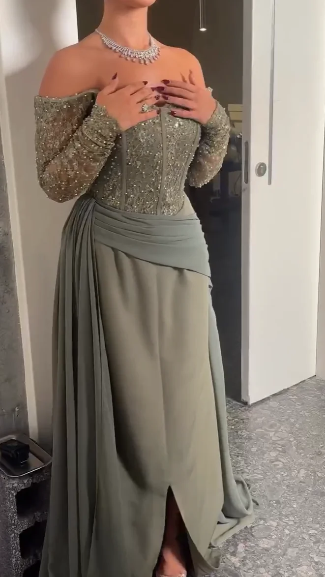 マーメイドプリーツビーズオフショルダープロムドレス ロング丈 - Evening Gown のレビューと価格