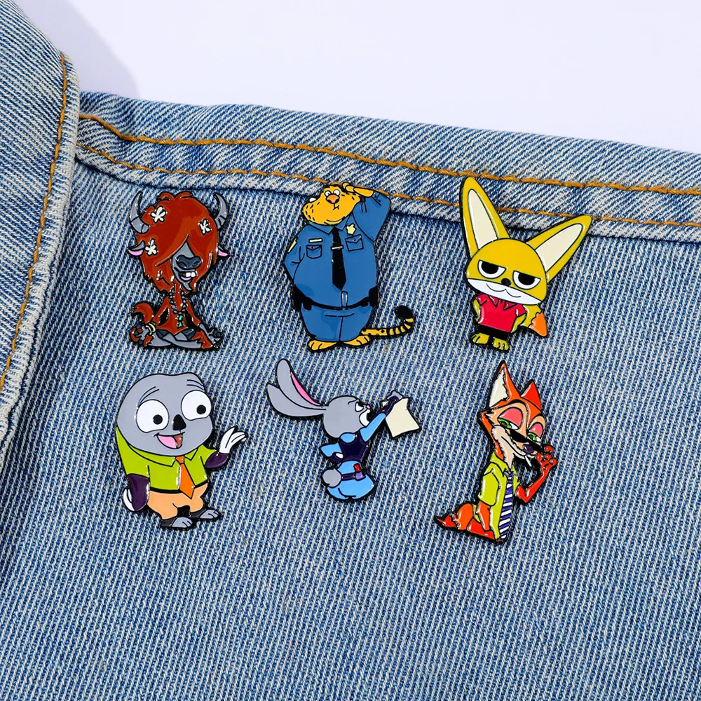 ديزني الكرتون فيلم Zootopia المينا دبابيس لحقيبة الظهر قبعة الملابس جودي نيك بروش شارات التلبيب المعدنية هدايا لمحبي #3