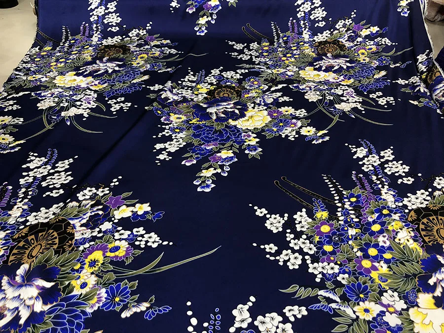 25 momme ชุดกี่เพ้าผ้าไหมแท้คุณภาพสูงสีน้ำเงินเข้มเข้มชุดดอกไม้ออกแบบอิงค์เจ็ทดิจิตอล