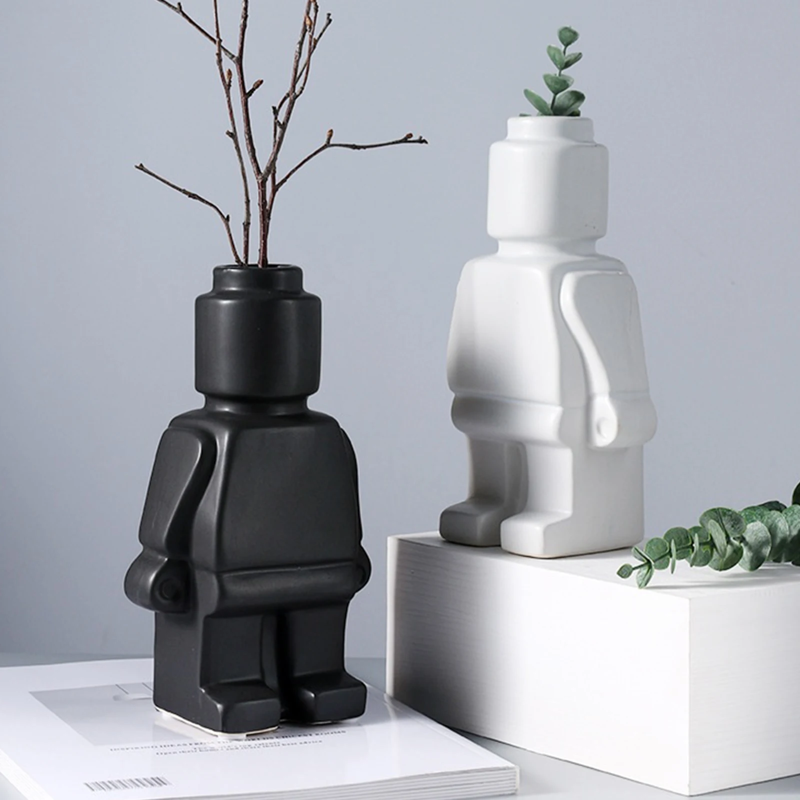 Nordic Style Resin Robot Vase Indoor Flower Pot Modern Home Interior Decoration White Goods Decoration Office Desk Decoration