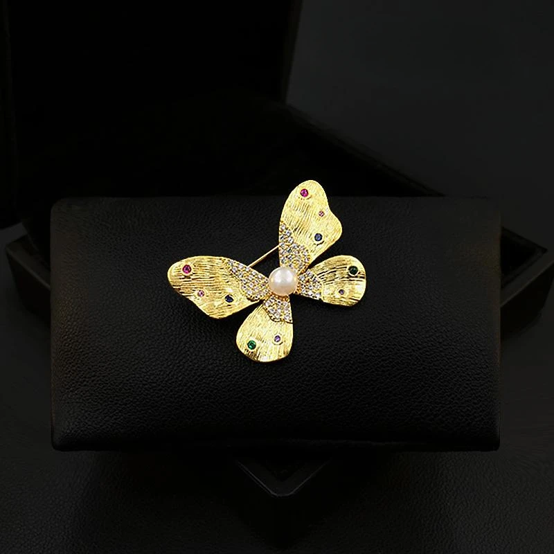 Retro Butterfly Brooch Light Luxury Color Insect Lapel Pins Sweater Pearl Corsage Rhinestone Jewelry Clothing Accessories 5890