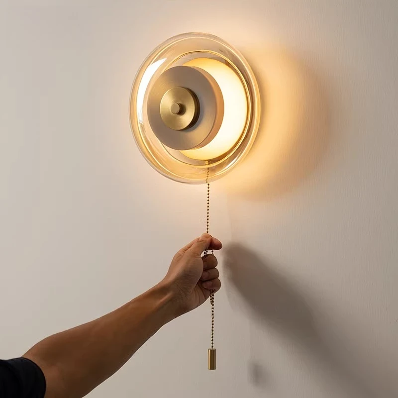 

Итальянский настенный светильник в стиле лайт-люкс для гостиной и спальни, прикроватный, минималистичный, современный, высококачественный, из латуни и стекла, атмосферный светильник