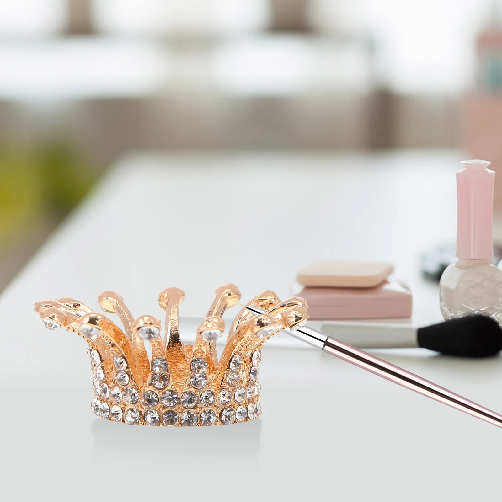 

2 Pcs Retro Crown Pen Holder Nail Shaped Plate Manicure Accessories Art Bowl Dish Brush Color Mixing Polish Plates