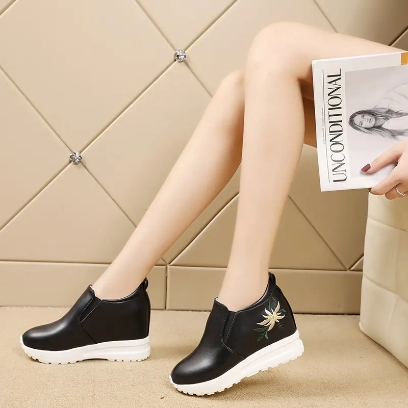 New High Heels Vulcanize Shoes Embroidered Casual Black Women Sneakers Leisure Platform Shoes Slip-On Breathable Height Tennis