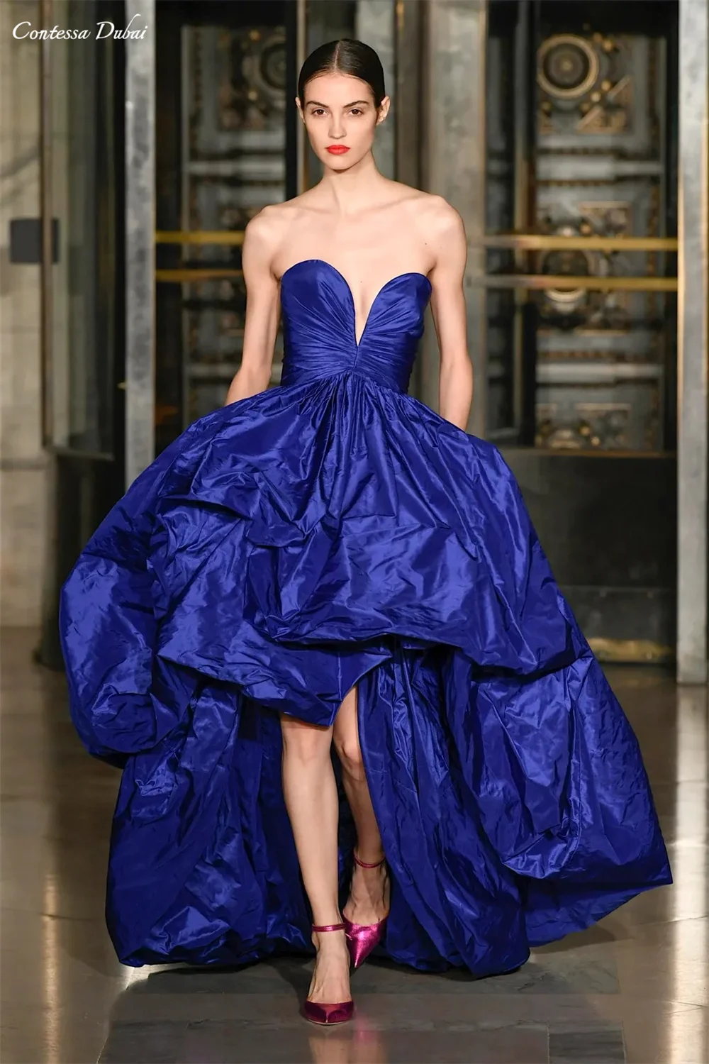 Contessa Dubai Abito da ballo a trapezio in taffettà personalizzato Elegante senza spalline Abiti da noche Pieghe alte-basse Abito da sera formale per eventi