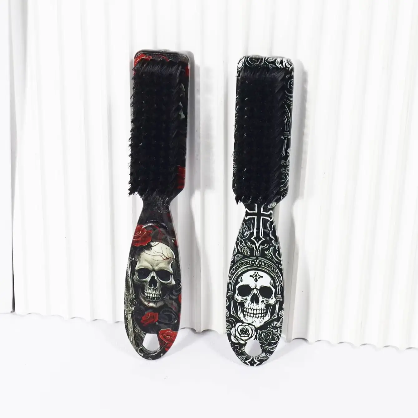 Professional Hair Cutting and Cleaning Brush, Skull Print Design, Suitable for Travel and Carrying, Special for Real Hair Wigs