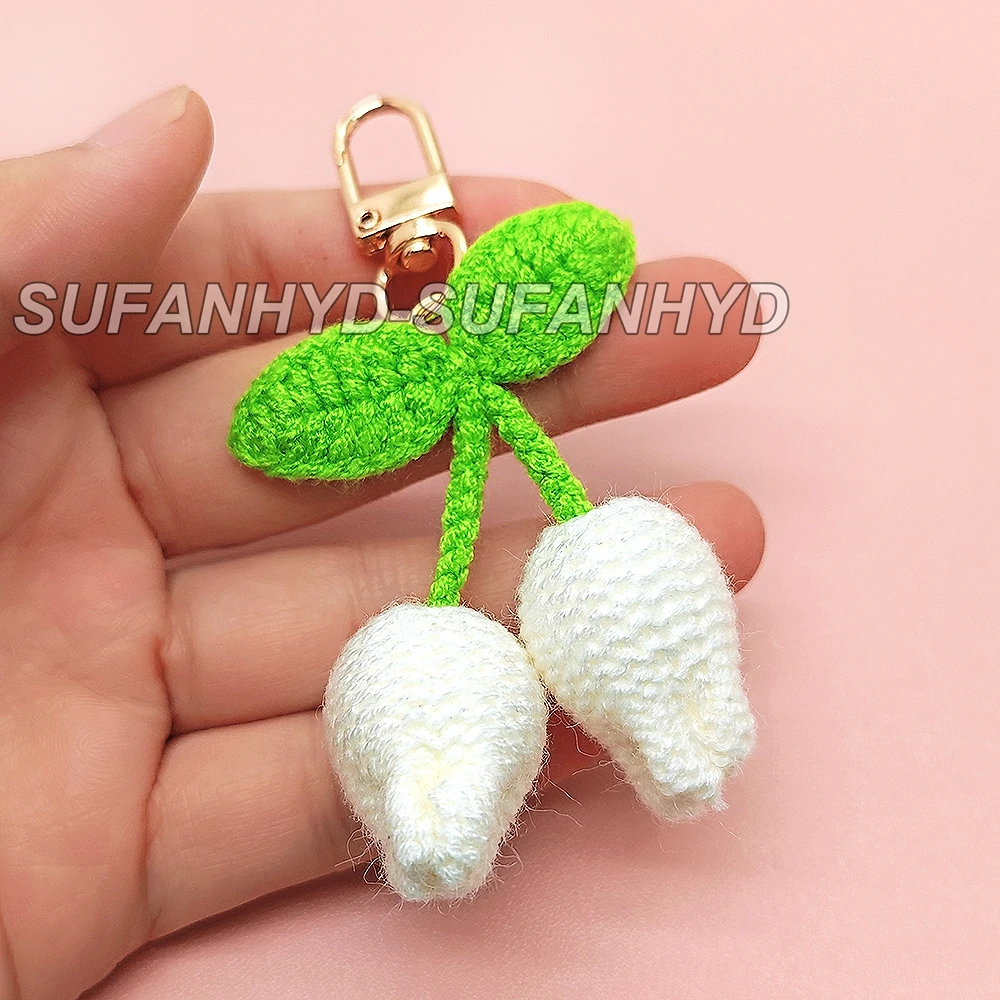 1 Pcs Tulip Keychain Woven with Yarn Flower Key Chains for Women Beautiful Handmade Key Ring Gift for Winter