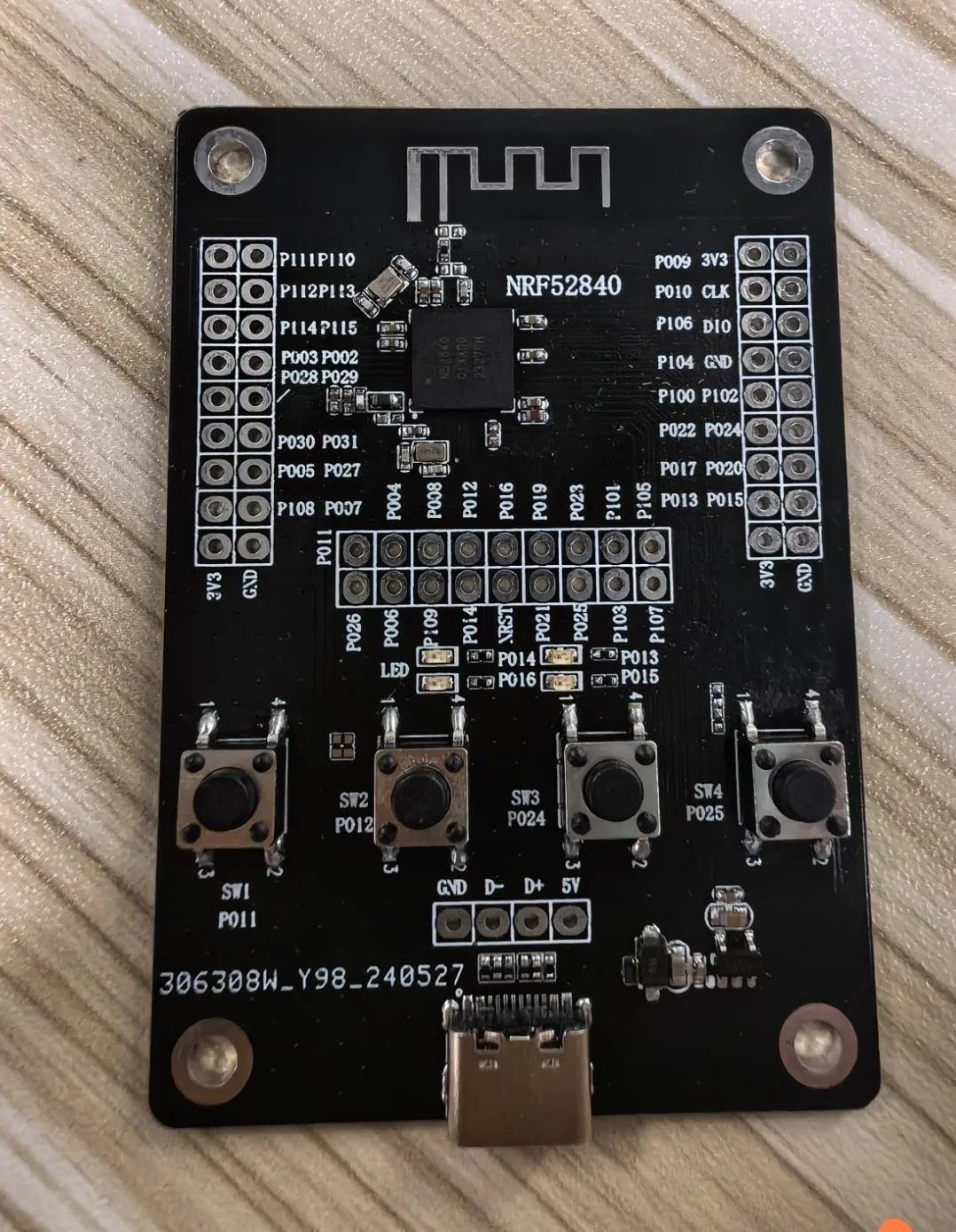 NRF52840 development board 2-supports zephyr/freeRTOS
