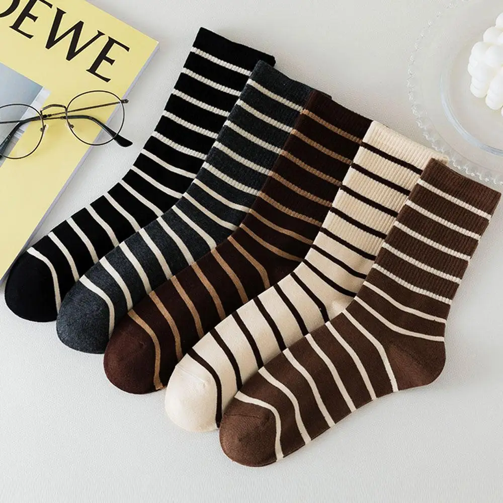 

5 Pairs Women Striped Cotton Socks Y2K Harajuku Sporty Streetwear Crew Socks with Hip-Hop Aesthetic for Gym Fashion Retro