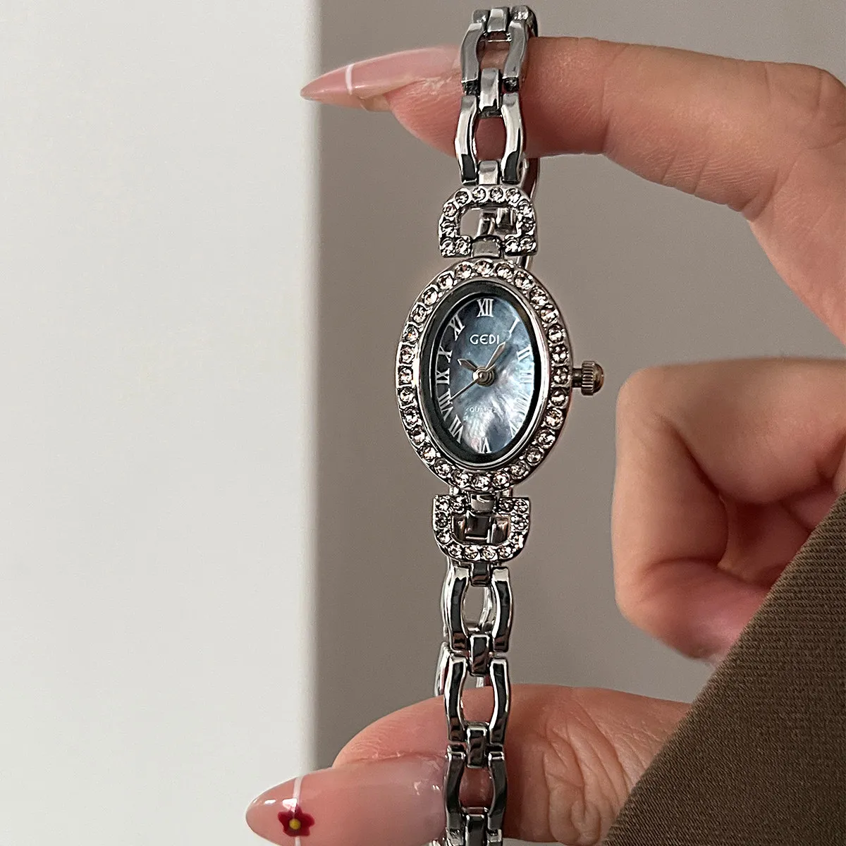 New Luxury Women'S Watch, Exquisite And Compact, Bracelet-Style Women'S Quartz Watch, Fashionable Quartz Wristwatch.