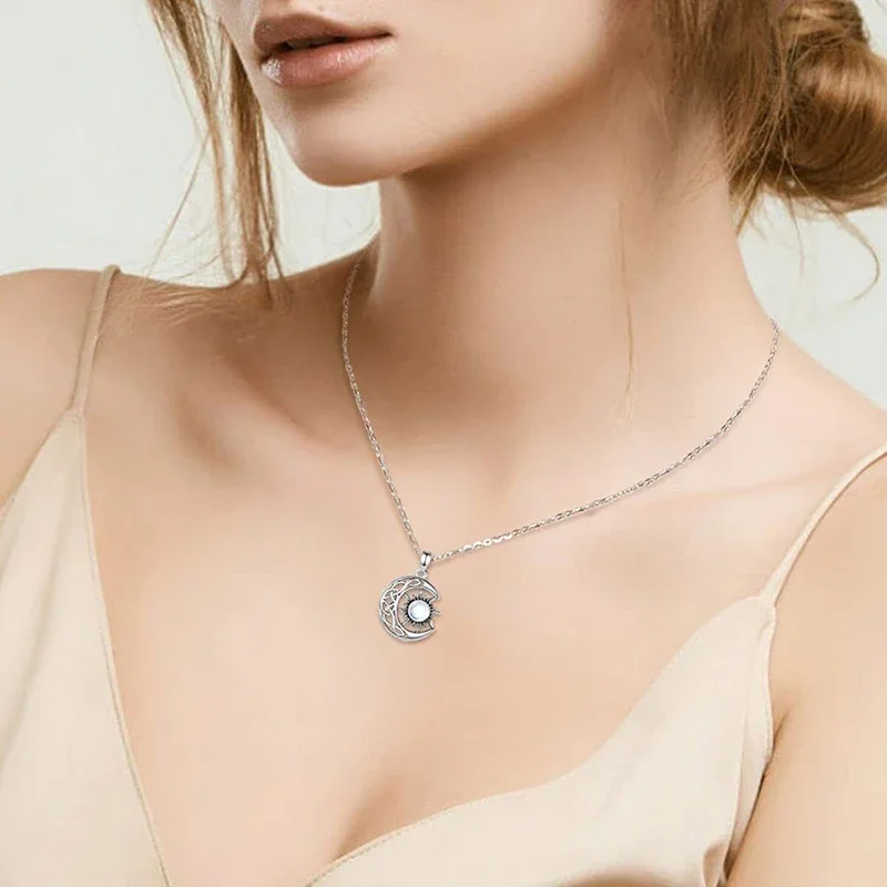 CAOSHI Vintage Sun and Moon Pendant Necklace for Women Delicate Design Jewelry for Anniversary Party Chic Accessories for Lady