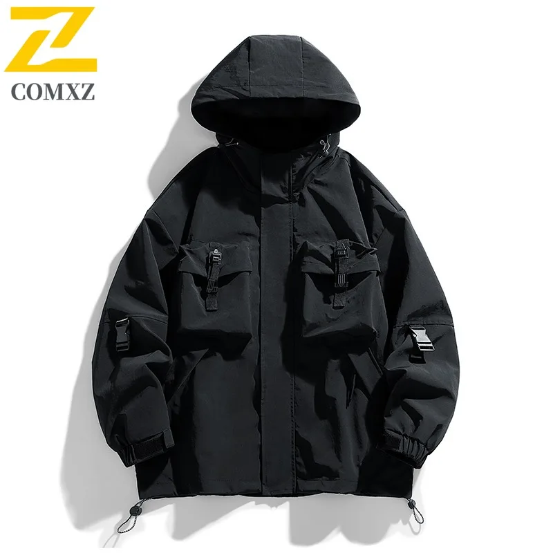 سترة عمل بقلنسوة على الطراز الكوري للرجال من COMXZ مقاومة للرياح ومقاومة للماء سترة جبلية خارجية مع جيوب متعددة ألوان متعددة 2025 #2