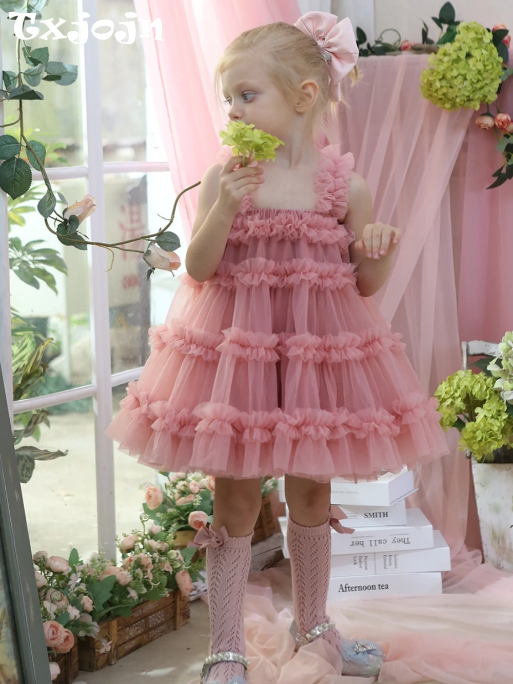 

Summer Breathable Girls Ruffled Tulle Dresses For Birthday Party Cute Elegant Princess Gown Kids School Performance Outfit