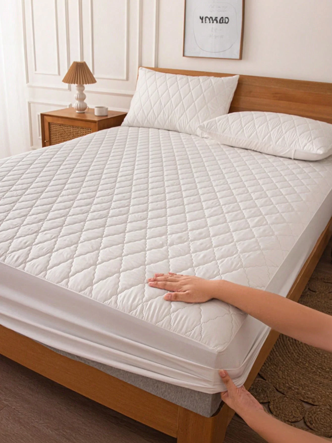 1 Piece of White Quilted Bedsheet, Soft, Breathable, and Durable Bed Protection Pad, for Single, Double, Queen, and King Beds