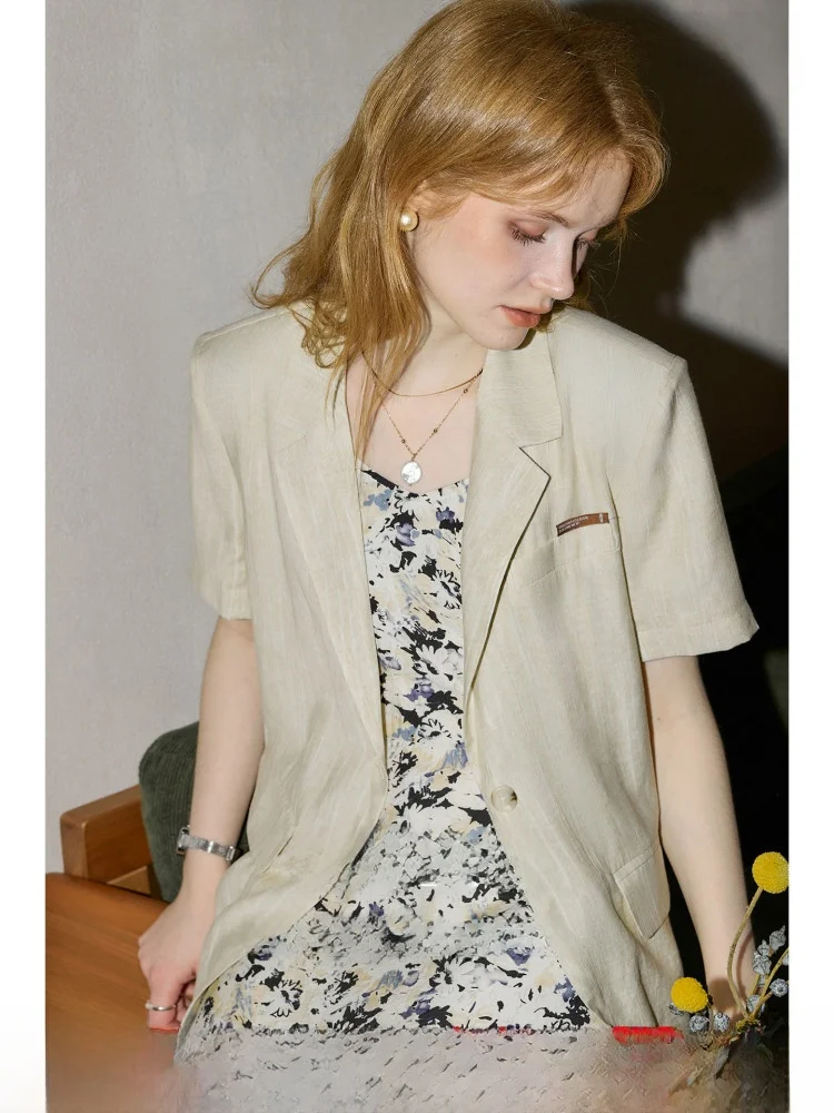 

KuNMaVi Short Sleeve Shoulder Pad Women's Suit Lightweight Flip Collar Elegant Outerwear Commute Style Breathable Fabric