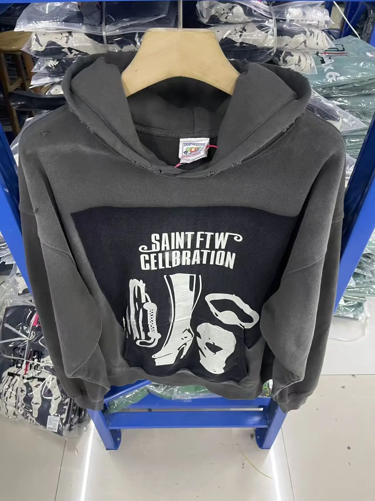 

Good Quality SSSAINT LOUIS CELLBRATION Hoodie Fashion Washed Distressed Hole Men Women Loose Cool High Street Hooded Sweatshirt