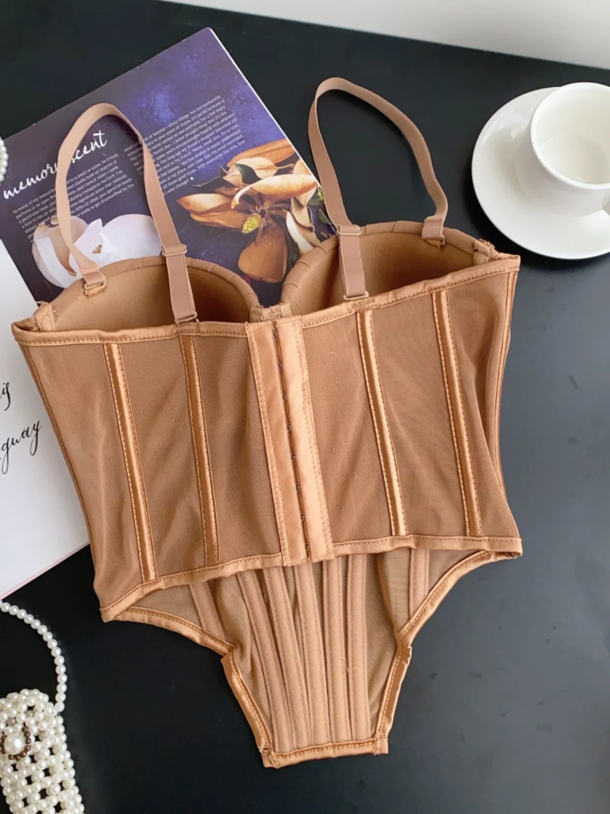 Pure Desire Spicy Fibone Strap Vest Top casual slim fit da donna con imbottitura sul petto Design plissettato Canotta versatile e versatile