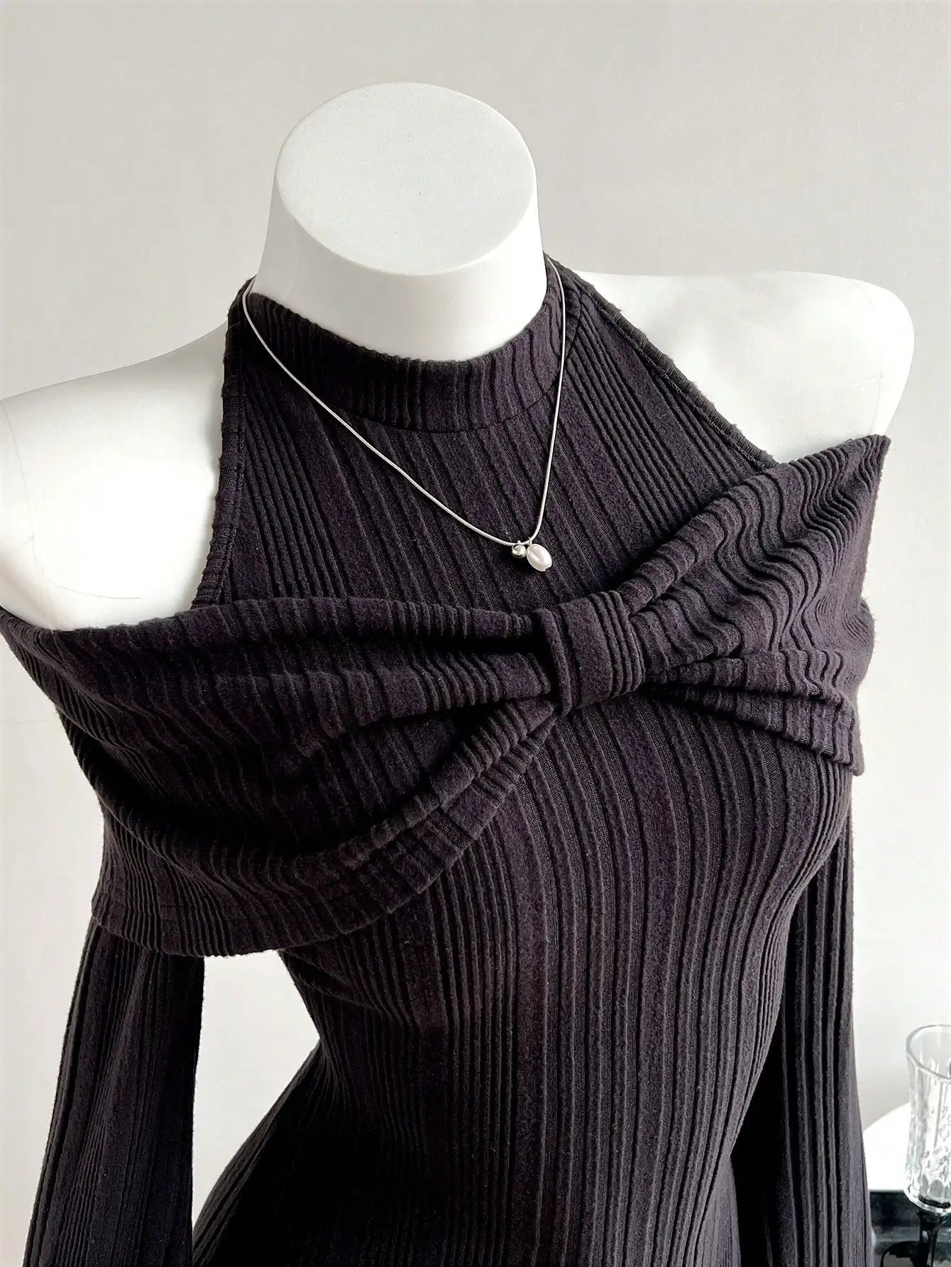 Women's Black Textured Off Shoulder Bowknot Decor Sexy Fitted Short Dress, Autumn/Winter