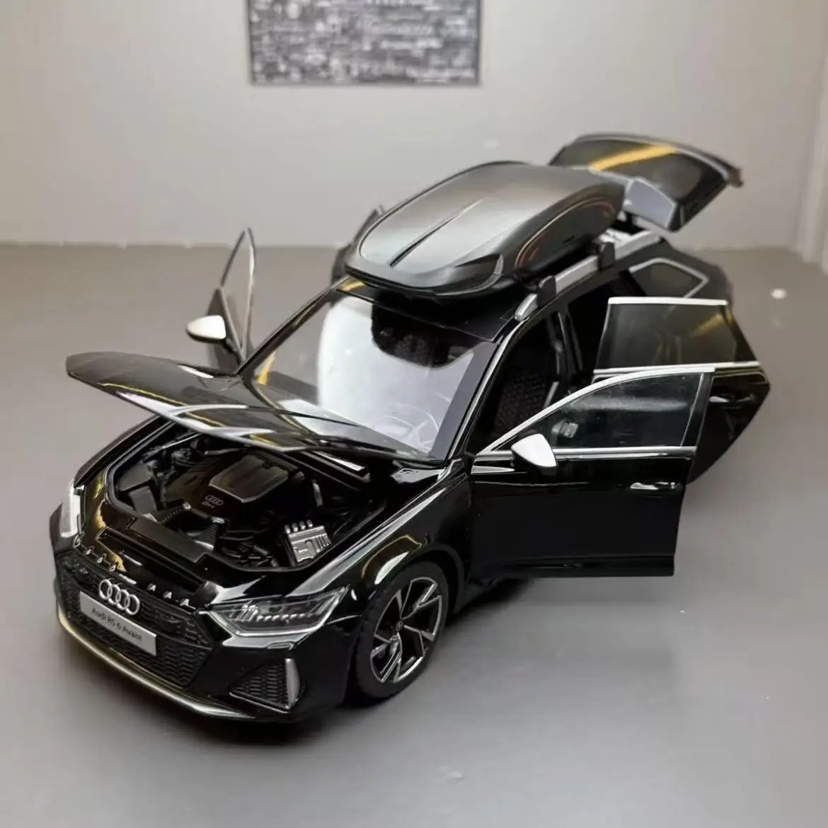 NEW Exquisite Workmanship 1:24 RS6 Diecast Model Alloy Car Pull Back With Light Sound Luxury Gift Bar Decoration Collectible Toy view 4
