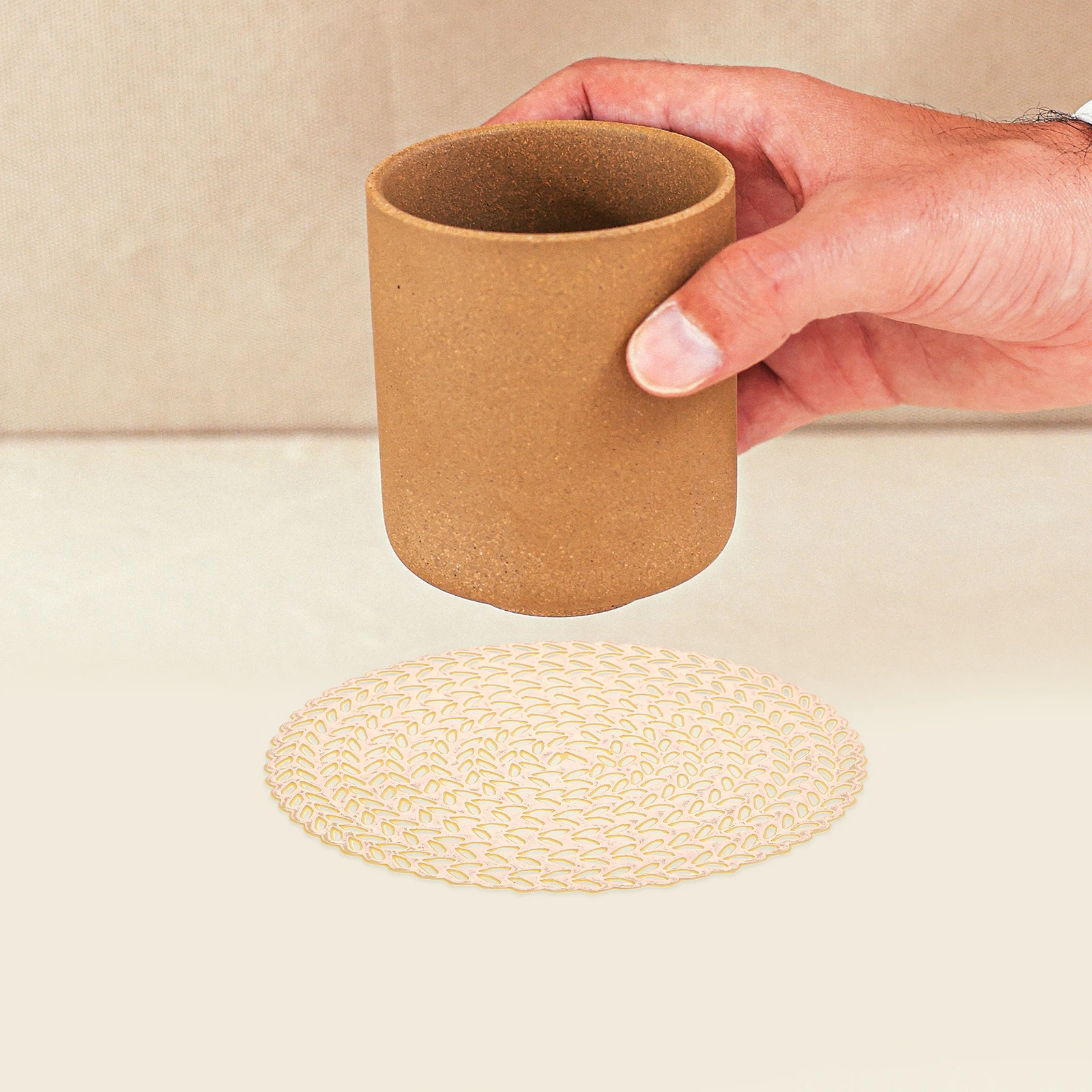 

10 Pcs Golden Coasters 10cm Round Non Slip Mats Coffee Cup Coaster Dining Table Decor Hollow Nordic Style Place Mats