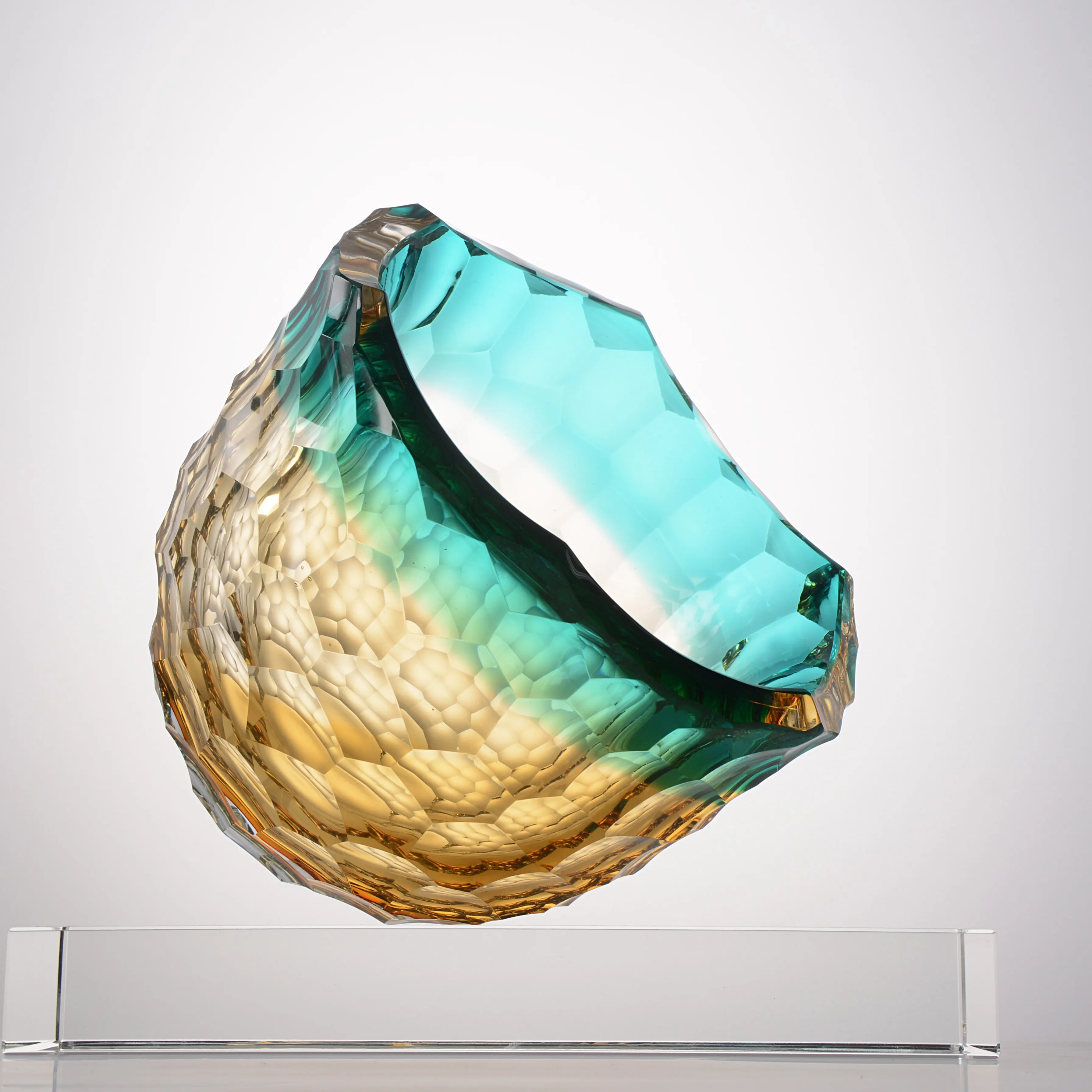 Lake green amber gradually changes concave surface, light luxury, simple and advanced glass vase